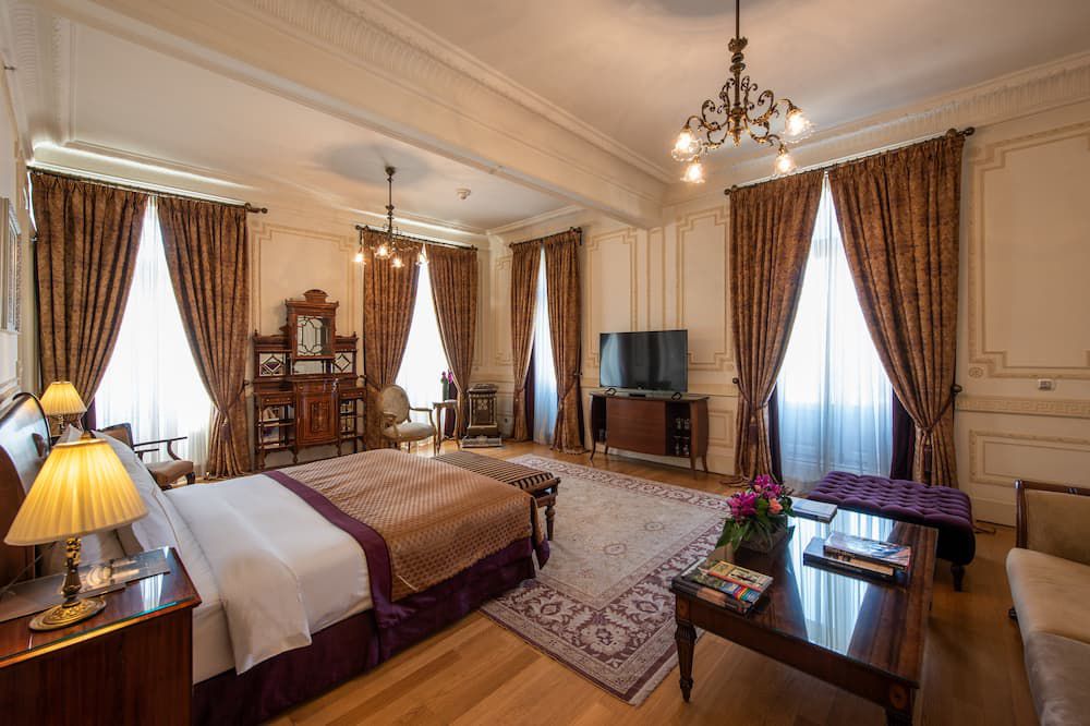 Palace hotel стамбула. Pera Palace Hotel. Pera Palace Hotel Istanbul. Pera Palace Jumeirah 5*. Pera Palace Hotel бассейн.